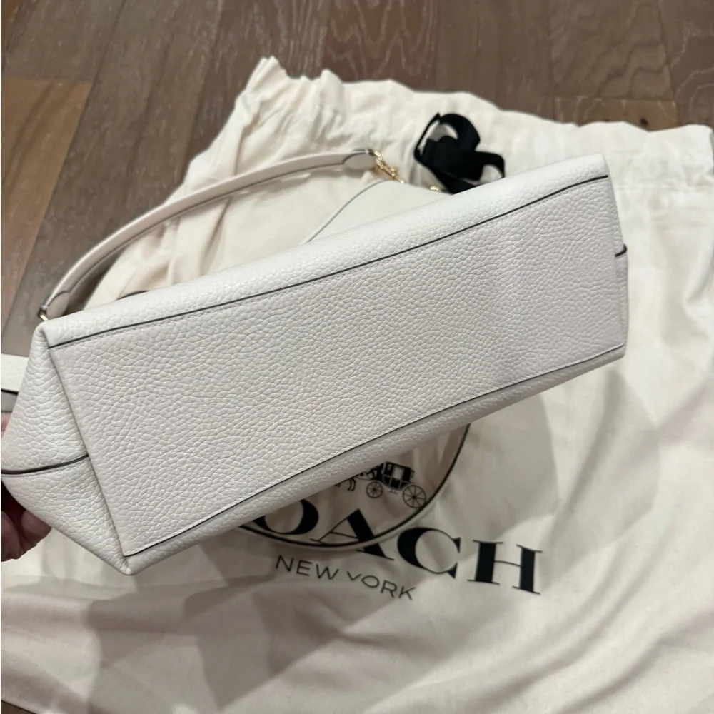 Coach Women's Zippered Leather Bag.2 Detachable Straps Shoulder Bag or Crossbody - Picture 11 of 13